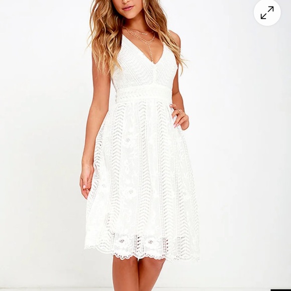 Lulus Dresses & Skirts - Lulu's White V-Neck Lace Midi Dress with Scalloped Hem Size XS